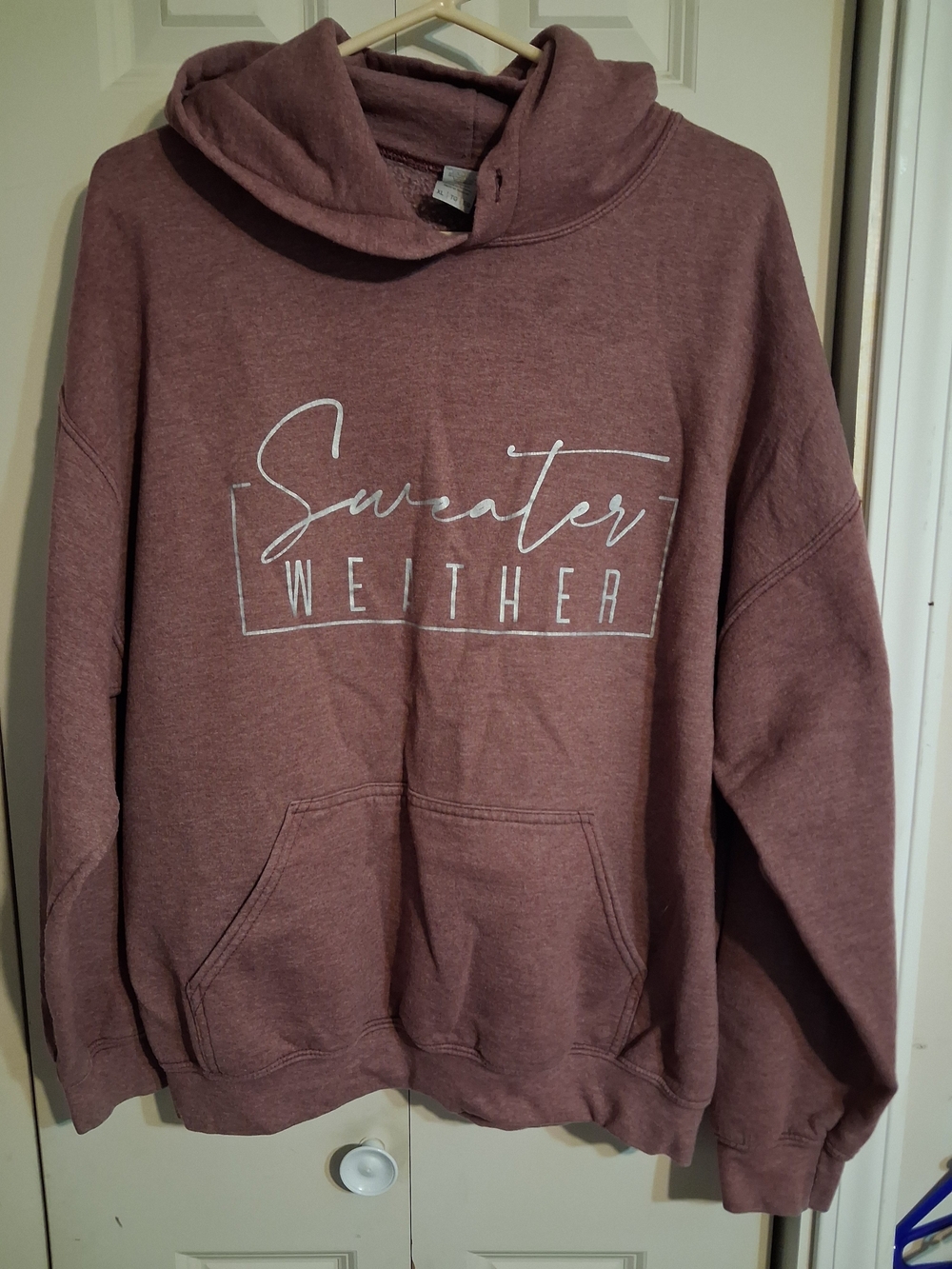 Gildan Mauve Rose Crewneck Hoodie with 'Sweater Weather' Print